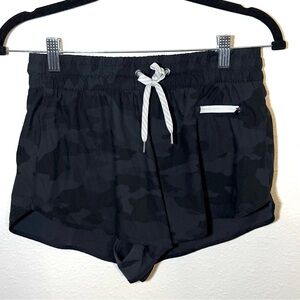 Vuori Clementine 2.0 Shorts XS Camouflage Patterned 2" Inseam Athletic Running